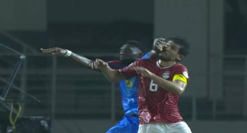 مراجعة لحالة مزدوجة.. هل يستحق لاعب الكونغو الديمقراطية الطرد أمام مصر؟ (قانون اللعبة)